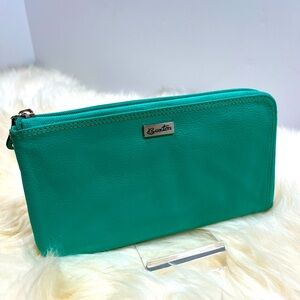 Buxton Genuine Leather  Wallet / Wristlet Turquoise Zippy Wallet, New Condition